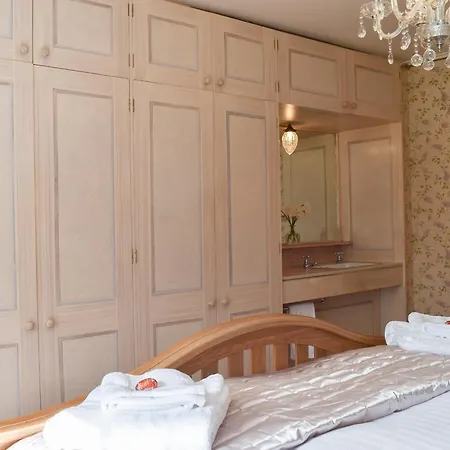 Holiday home Lowick House